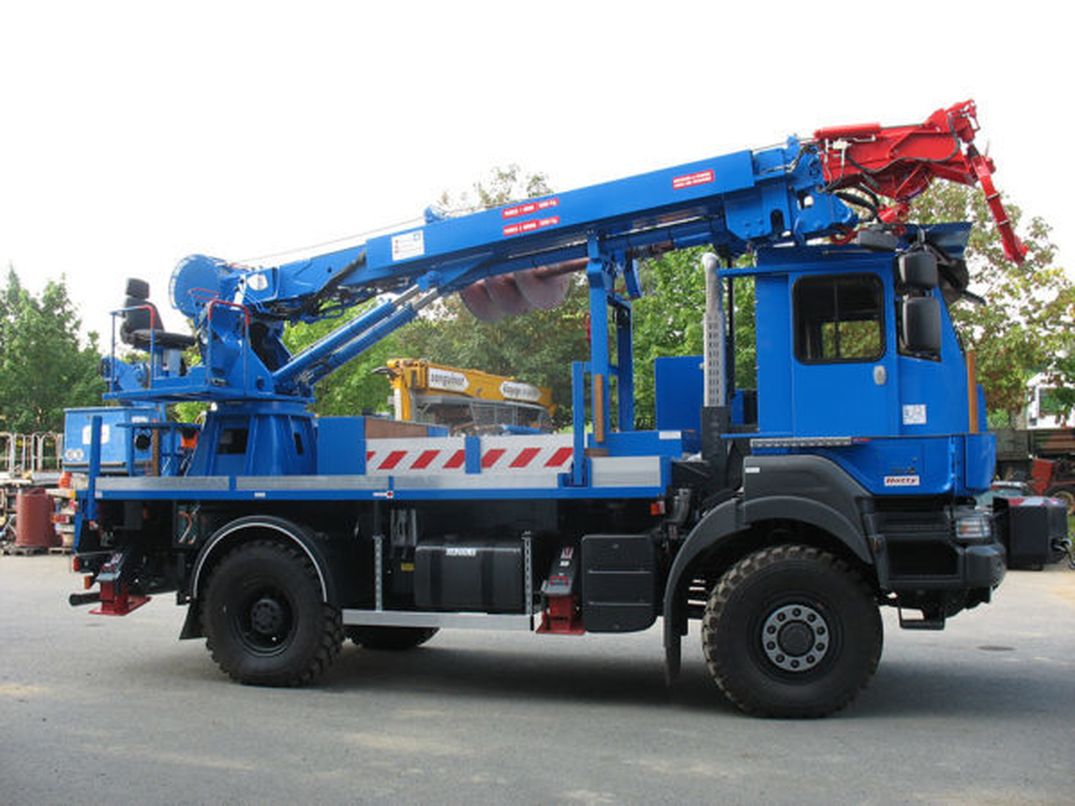 CAMION GRUE TARIERE C160